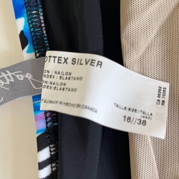 Gottex Two Piece Halter Swimsuit, Size 16 - Picture 10 of 13